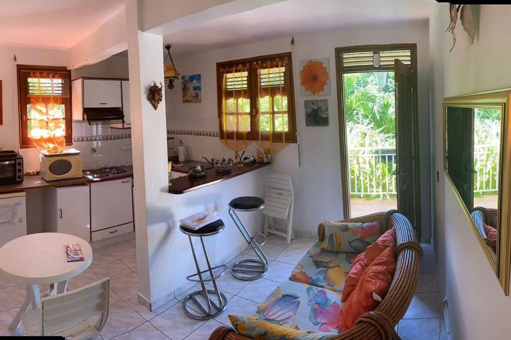 Villa en pleine nature située à 5min d'une plage Le Gosier  Extérieur photo